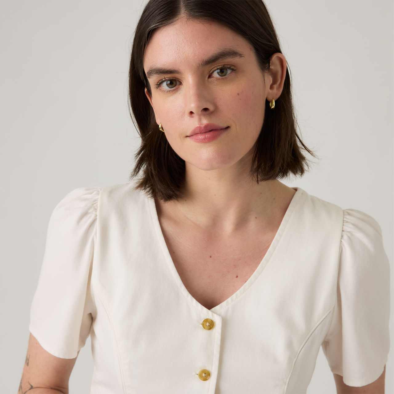 Moxie Short-Sleeve Denim Blouse 4