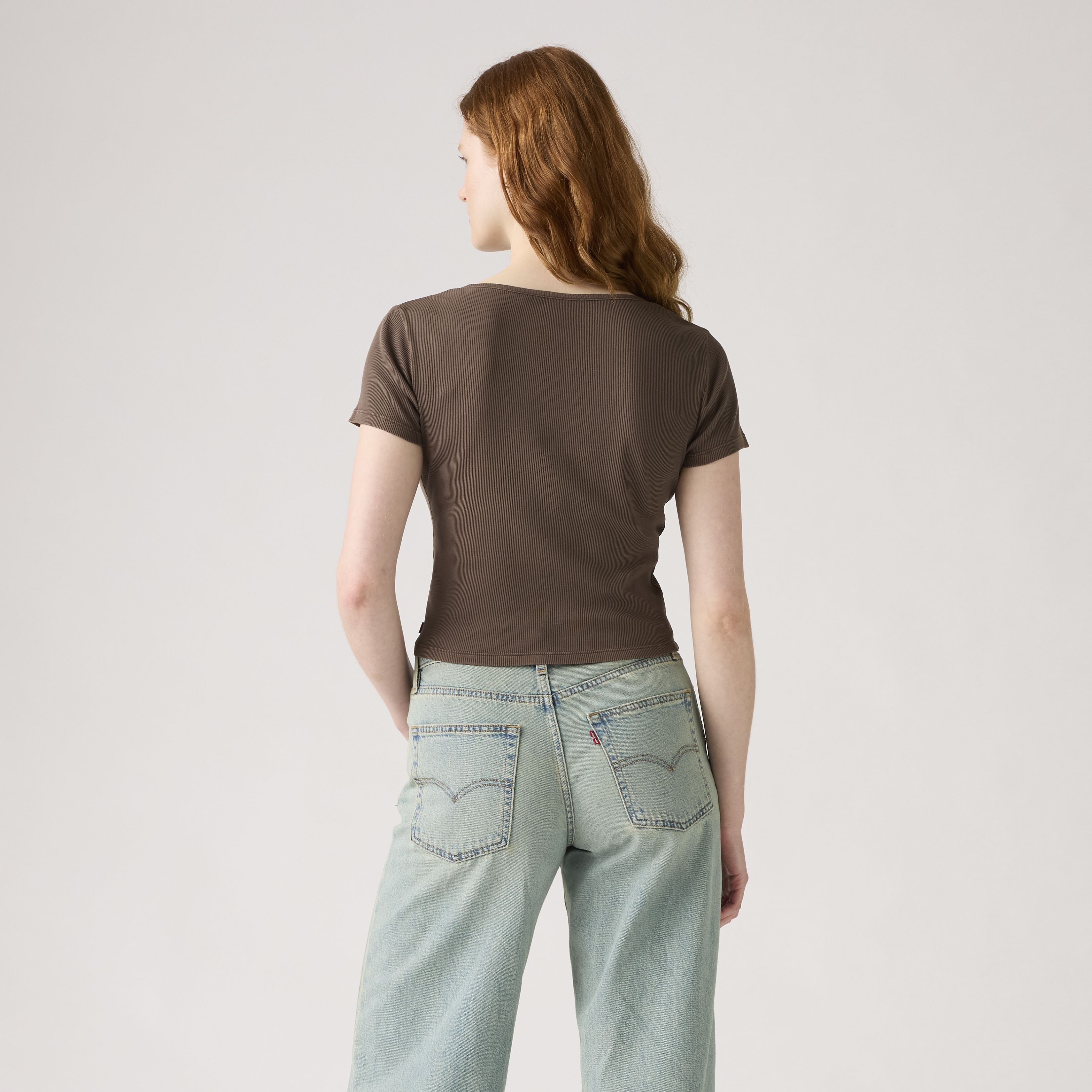 T-Shirt Essential con scollo squadrato 4