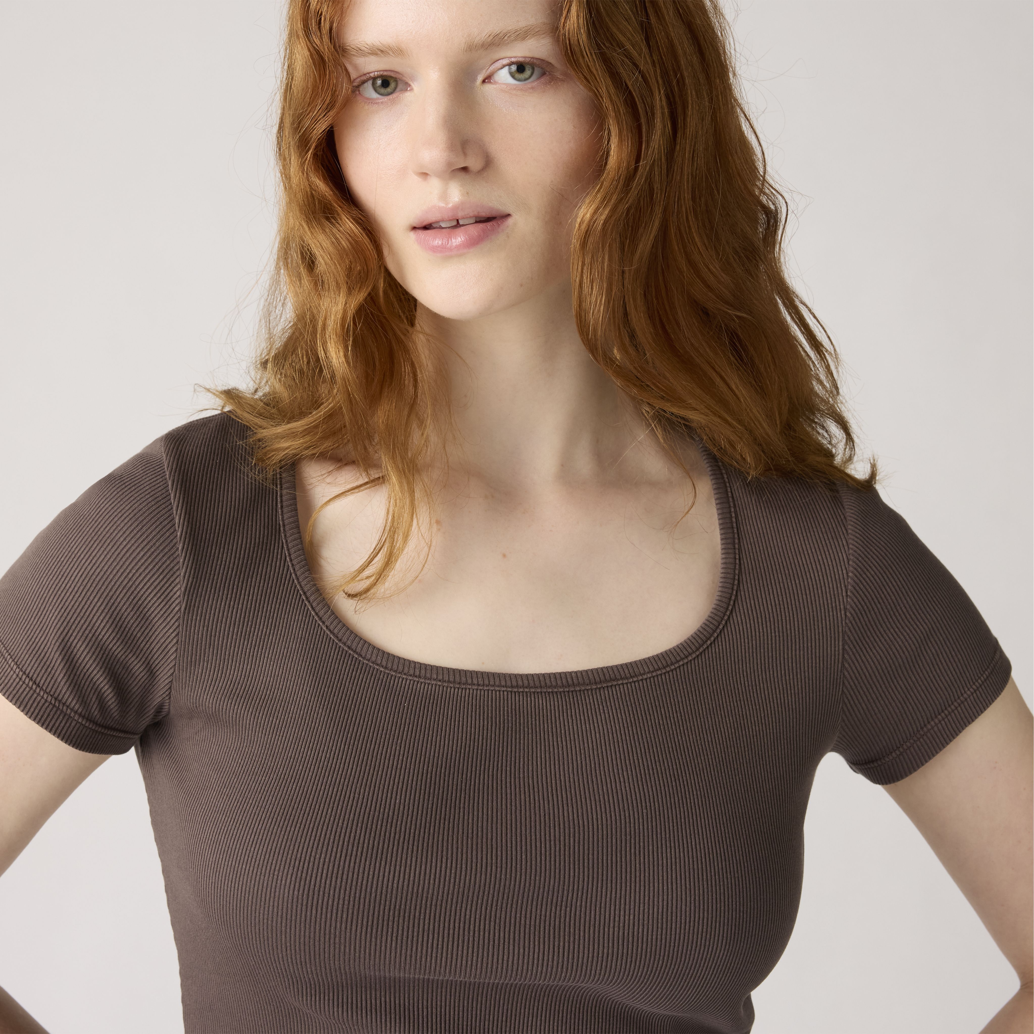 T-Shirt Essential con scollo squadrato 2