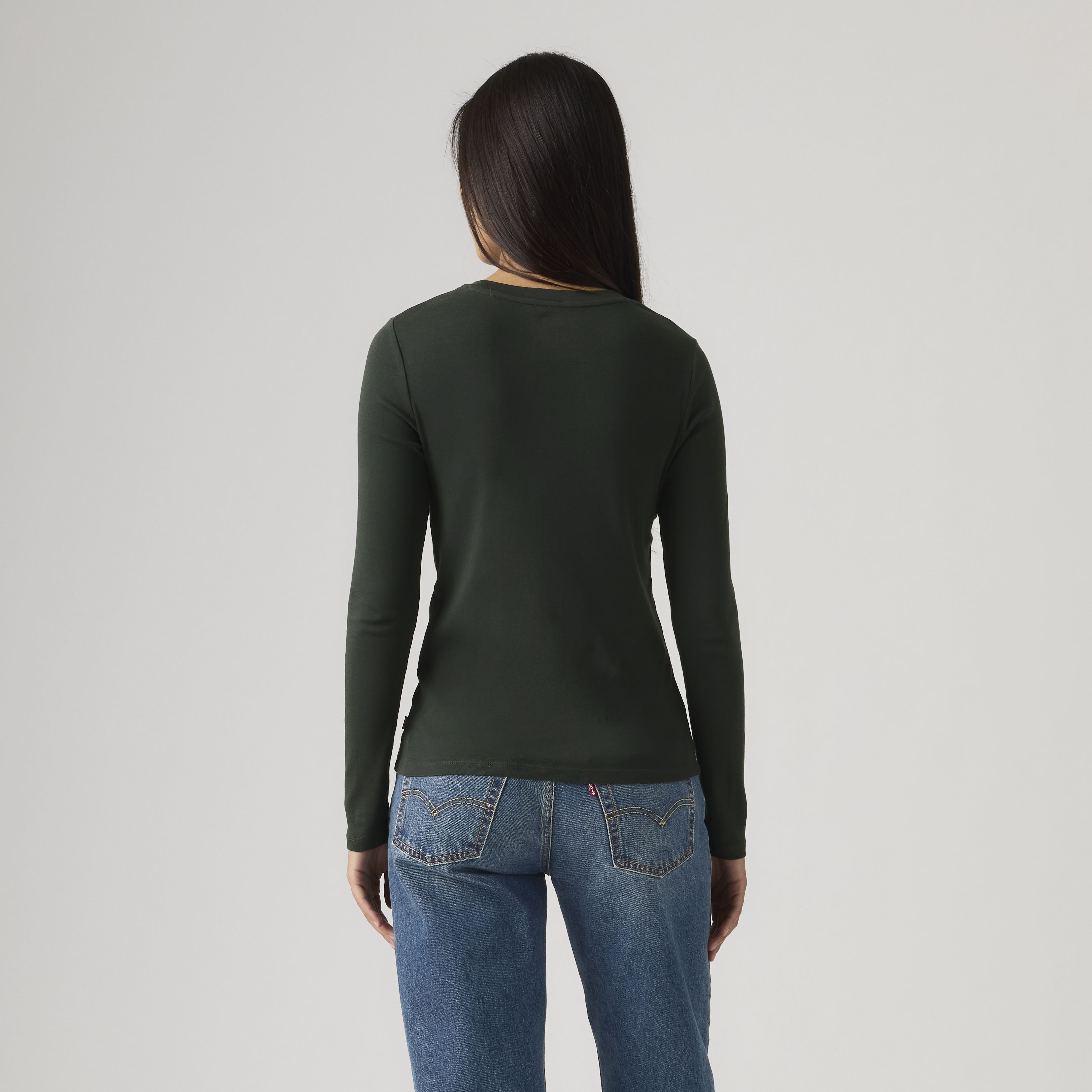 Graphic Essential Long-Sleeve Tee 4