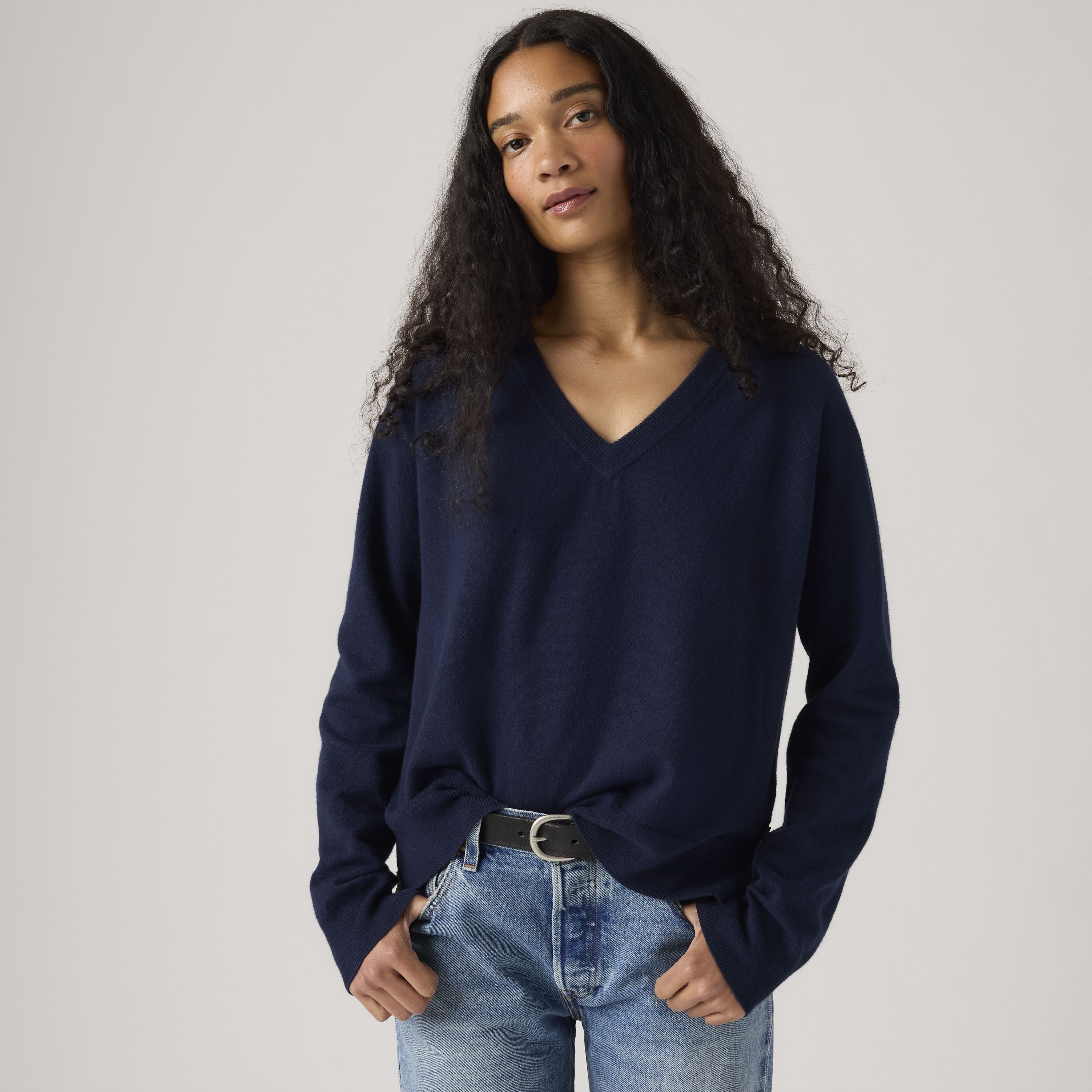 Supermiękki pulower z dekoltem w serek 1