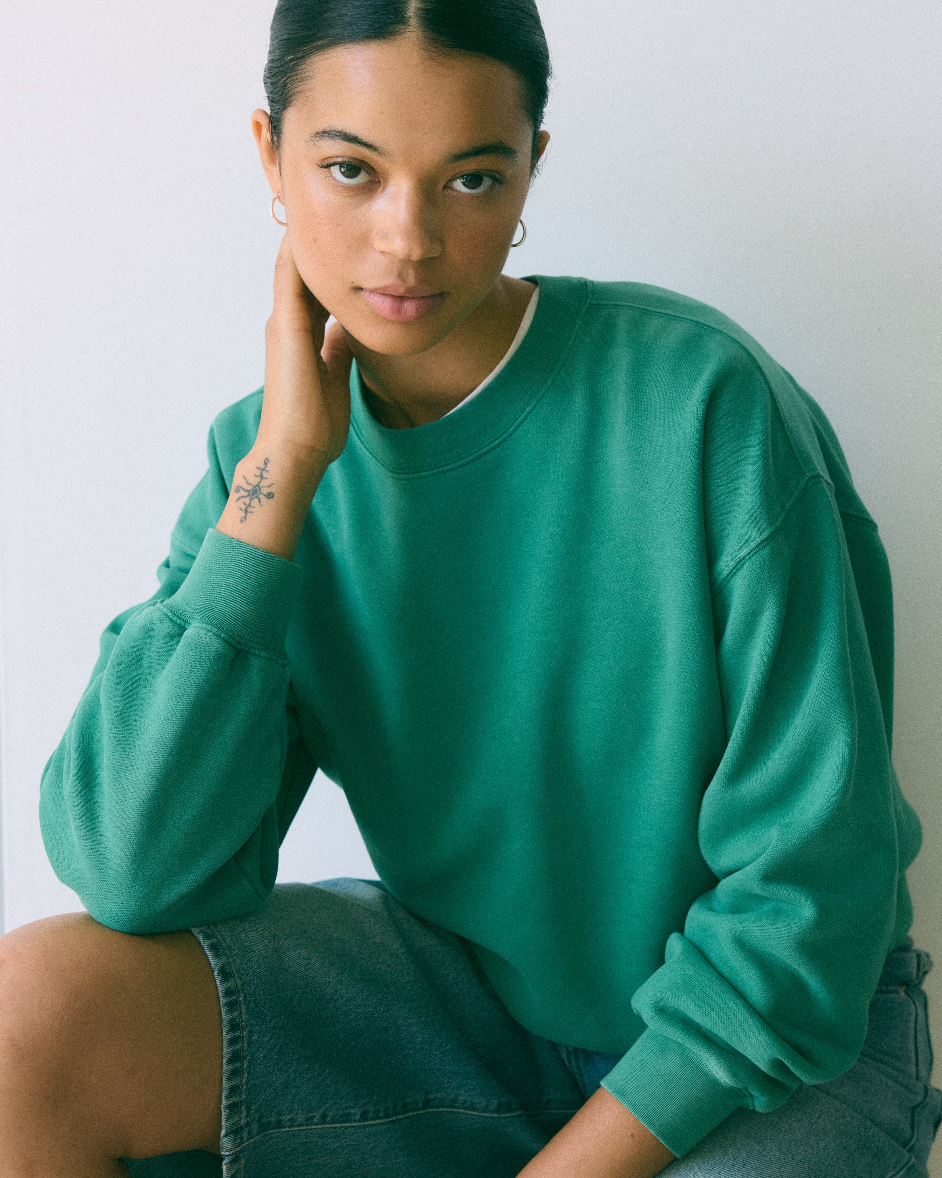 Model wearing pink Sweatshirts​