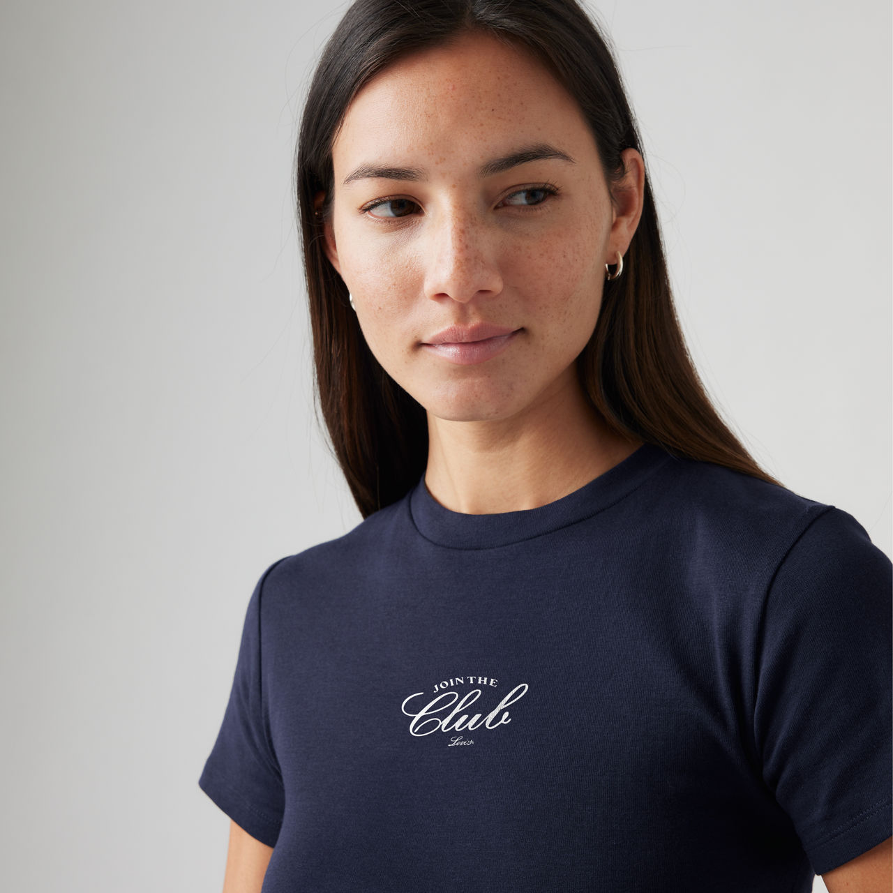 Sportliches Basic T-Shirt mit Grafik 4