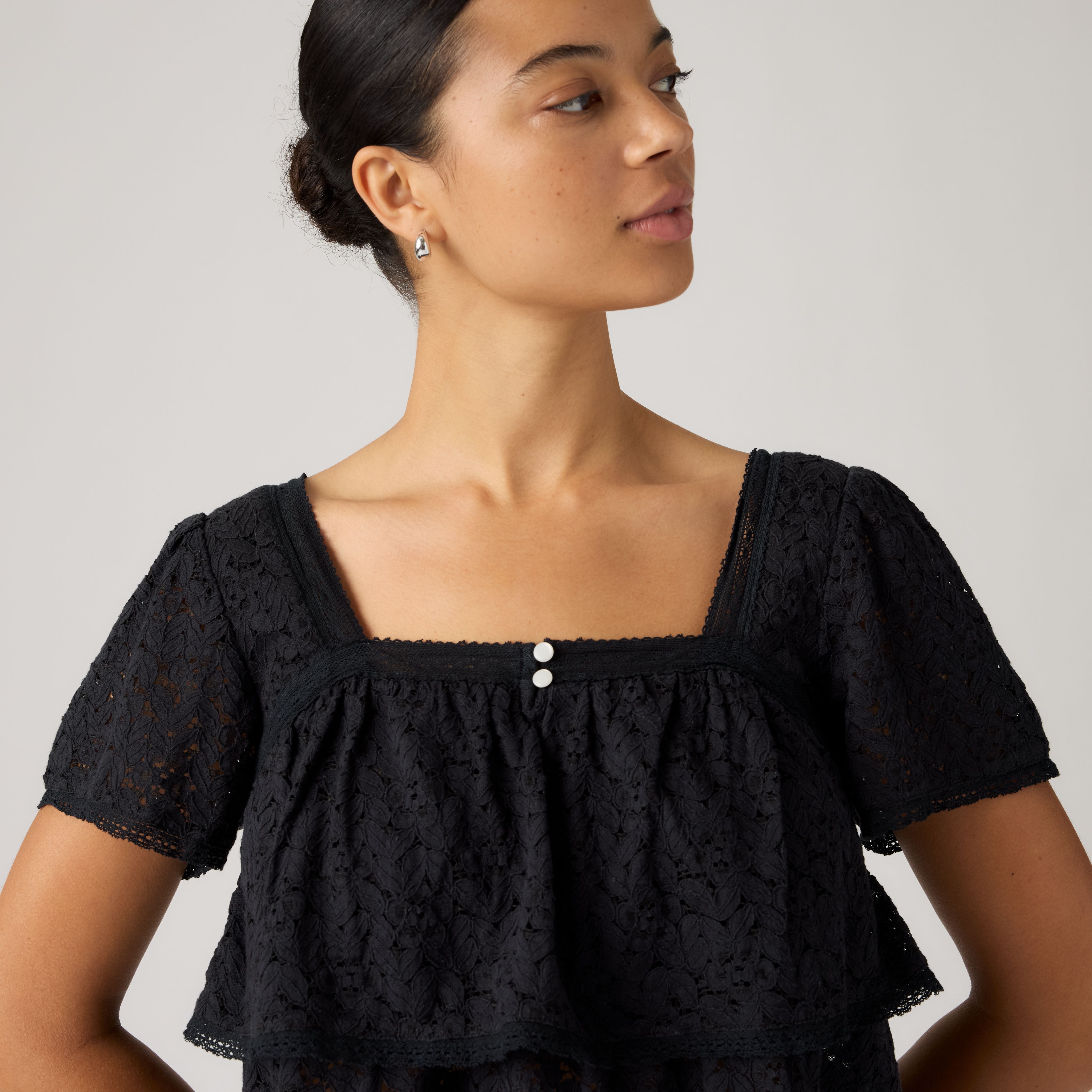Dom Short-Sleeve Lace Blouse 2