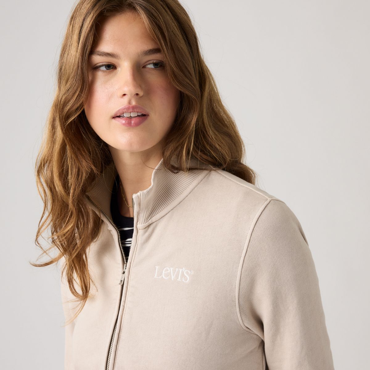 Graphic Slim Fit Full-Zip — Slim Fit Fleece Club Serif Chateau Gray - White