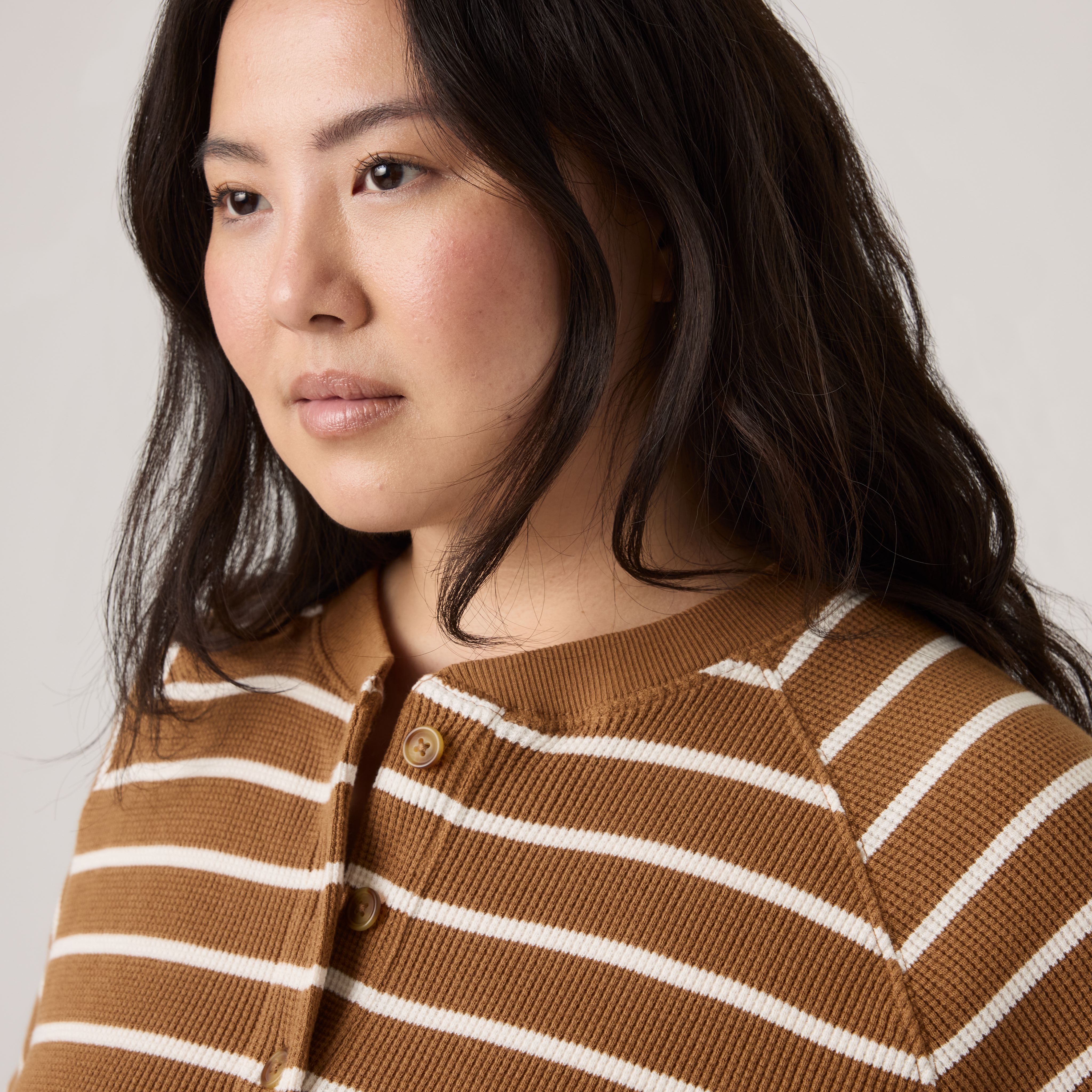 Женский топ Levi's Lassen Henley (Plus Size), цвет: Полосатый коричневый — фото 2