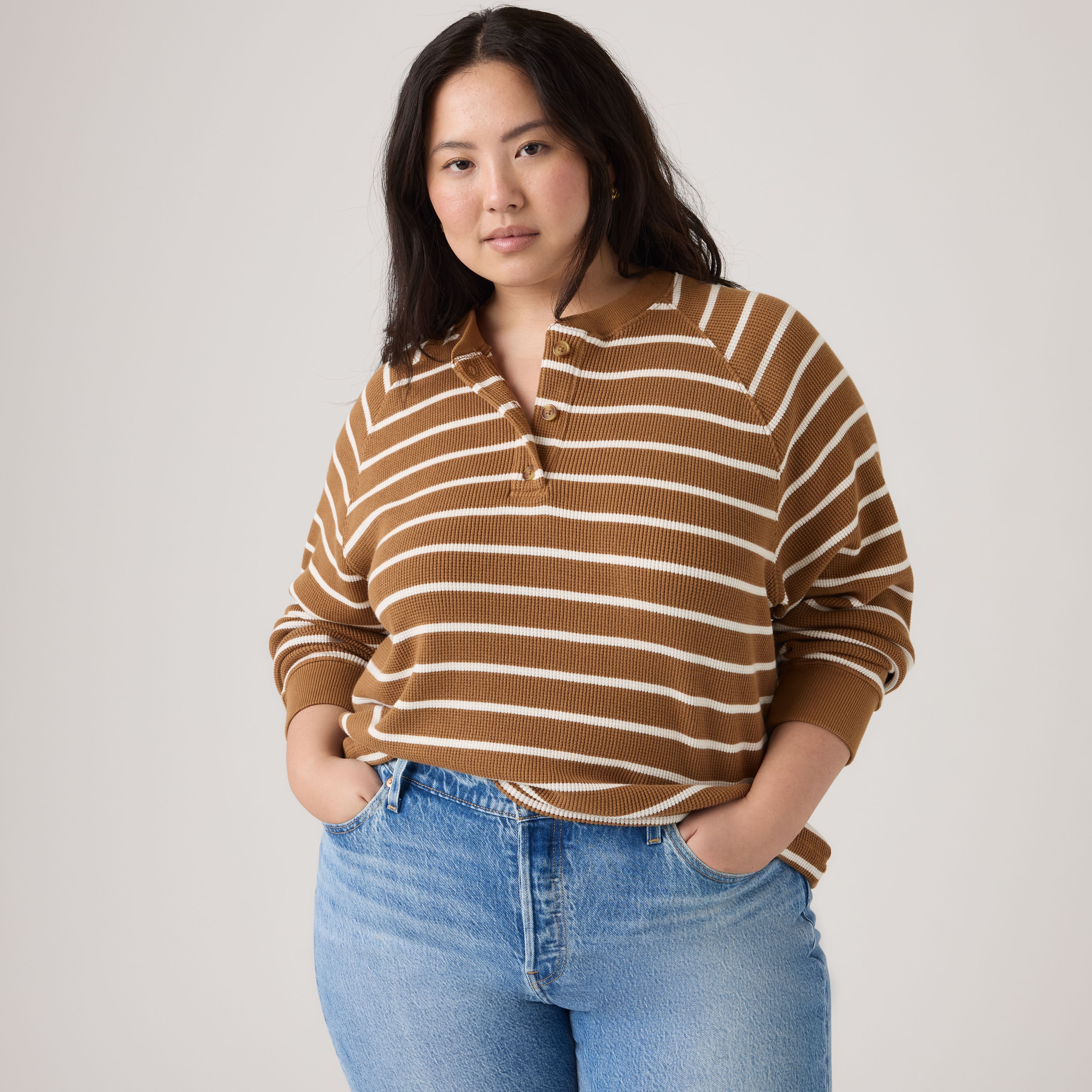 Женский топ Levi's Lassen Henley (Plus Size), цвет: Полосатый коричневый — фото 1