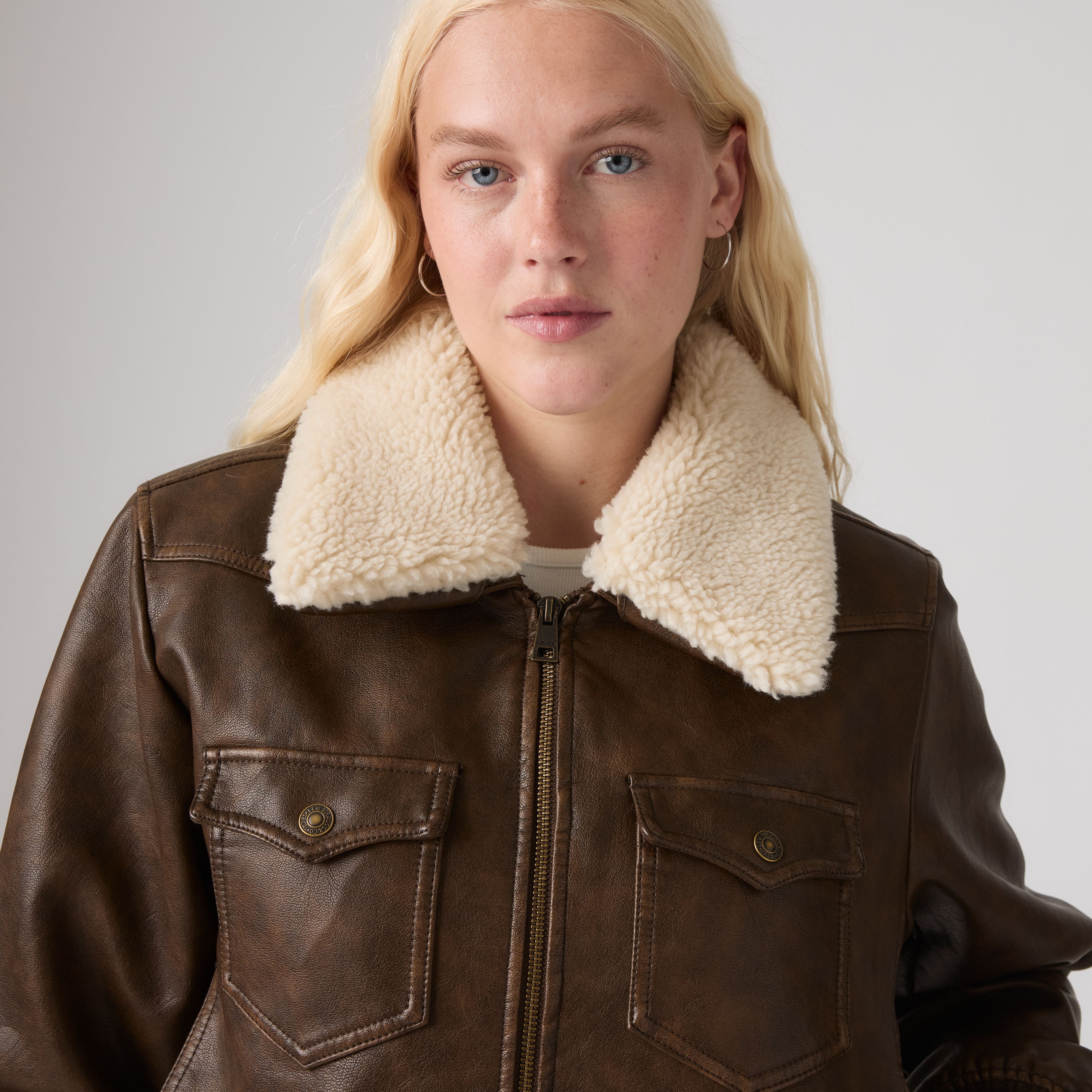 Женская куртка Levi's Cropped Western Bomber — фото 2