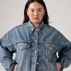 '90s Trucker Jacket (Plus Size) — Turning Heads - Light Wash 4