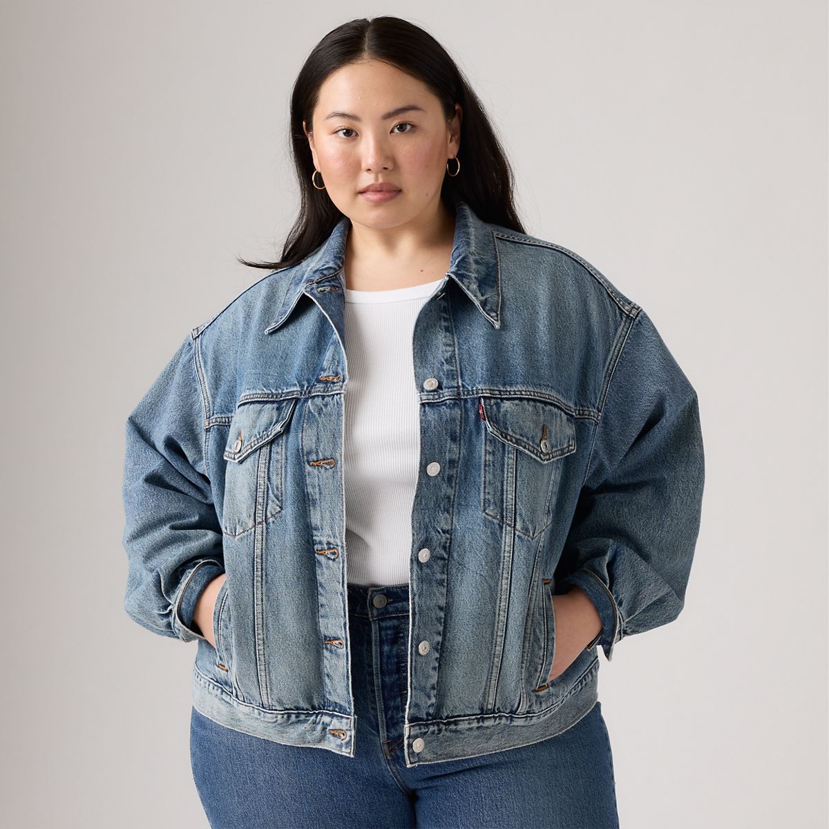 '90s Trucker Jacket (Plus Size) — Turning Heads - Light Wash