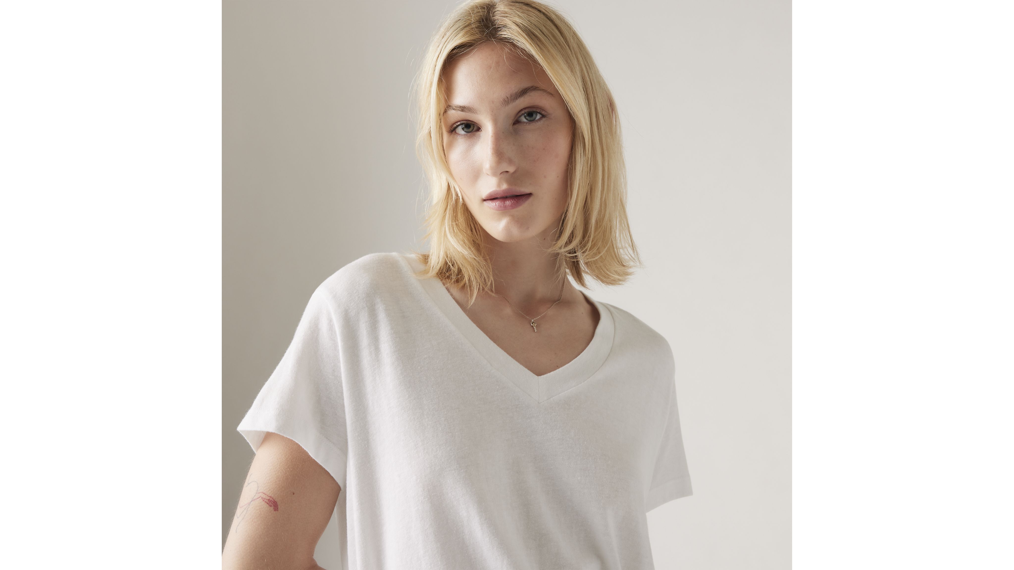 Boxy V-Neck Tee 4