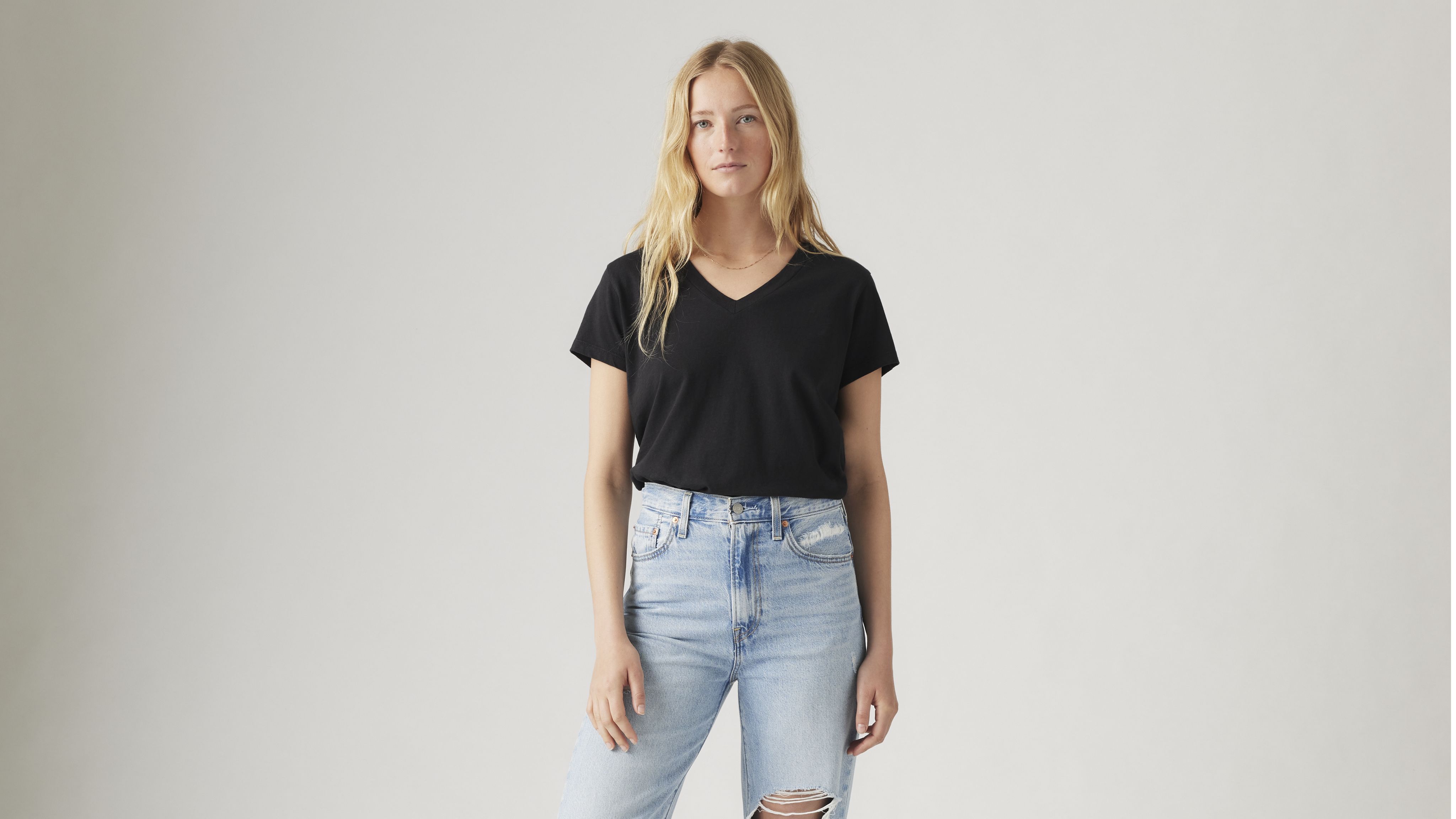 Boxy V-Neck T-Shirt 3