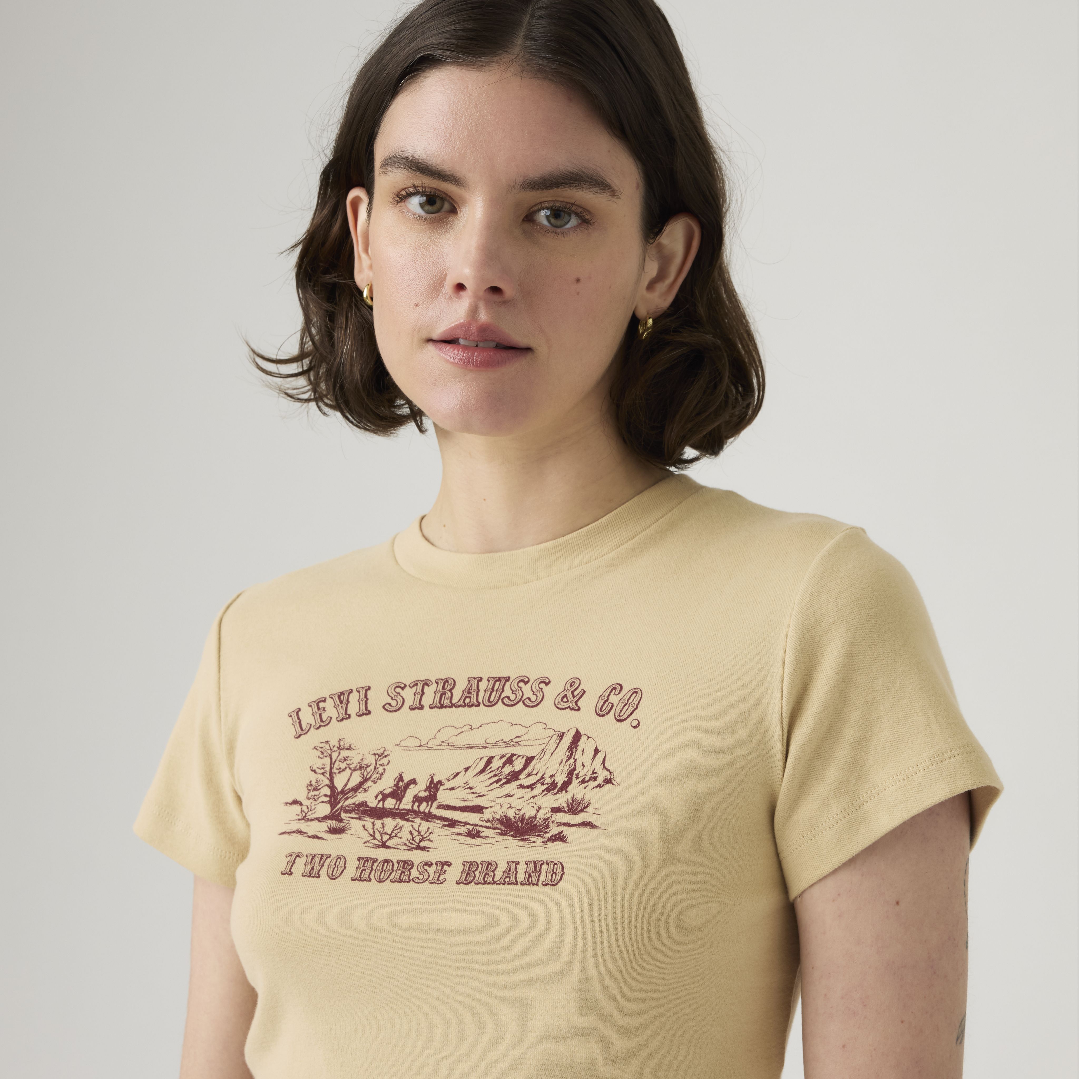 Sportliches Basic T-Shirt mit Grafik 4