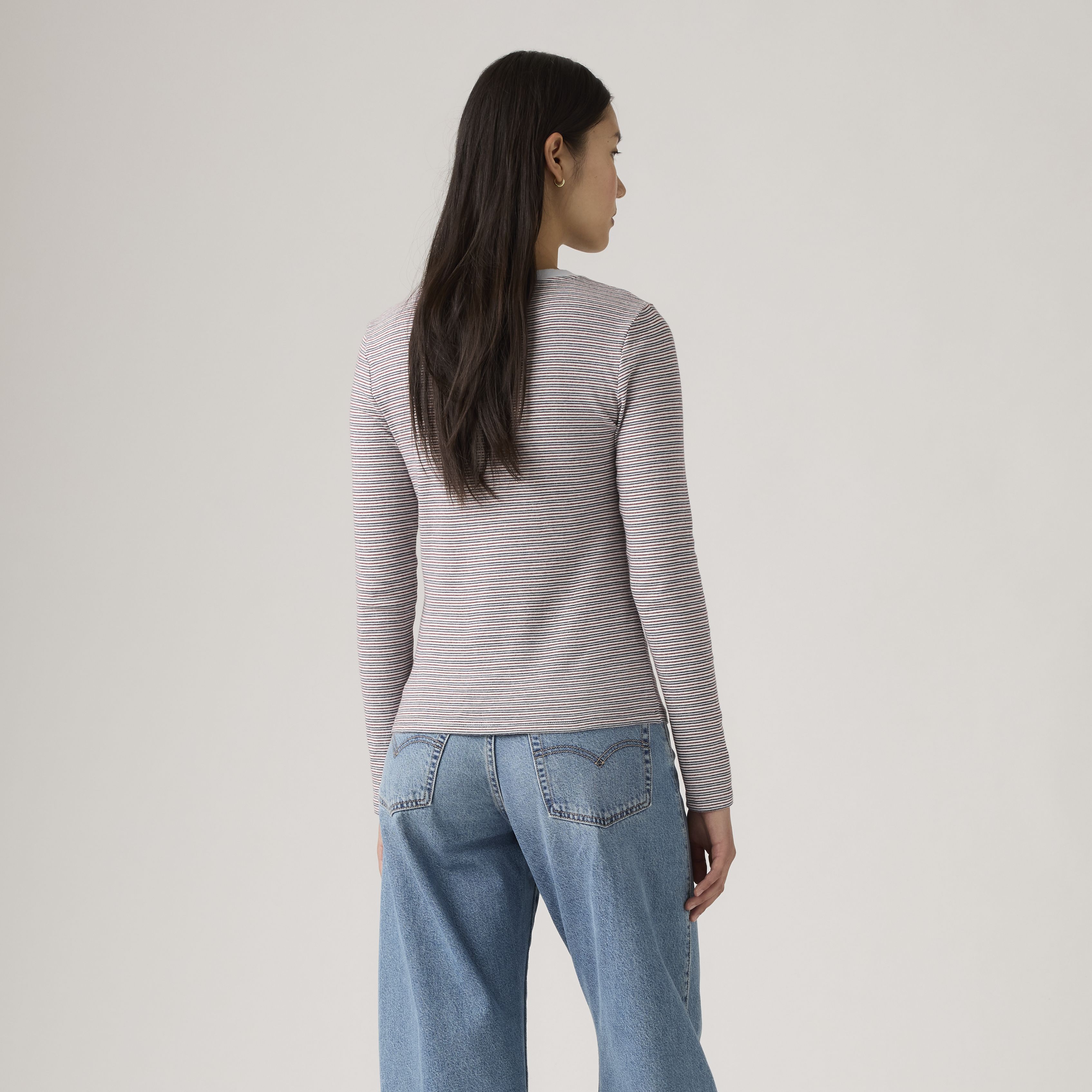 Essential Long-Sleeve T-Shirt 4