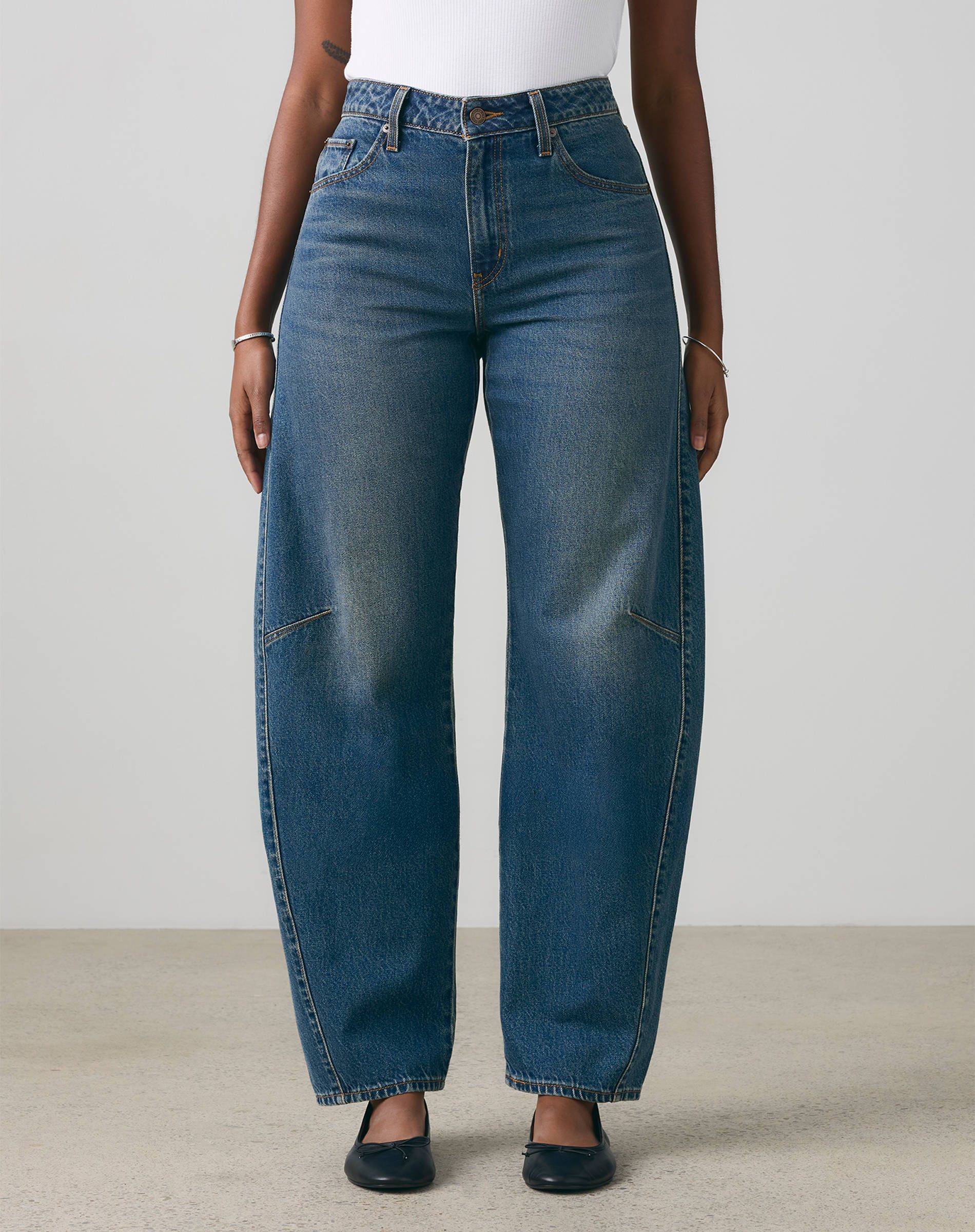 Barrel jeans