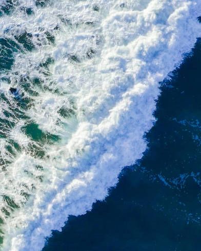 Image of waves crashing.